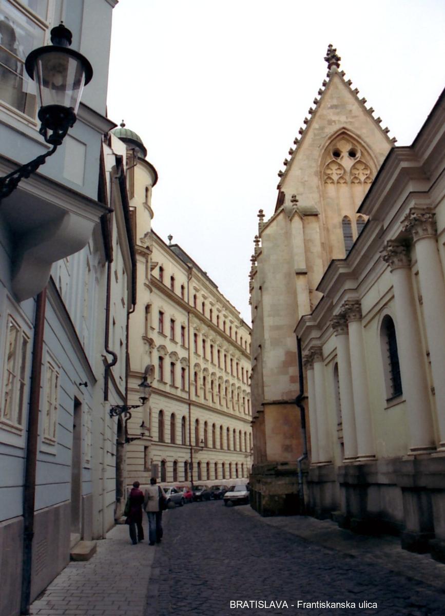 BRATISLAVA – Eglise des Franciscains (Frantiskansky kostol) 