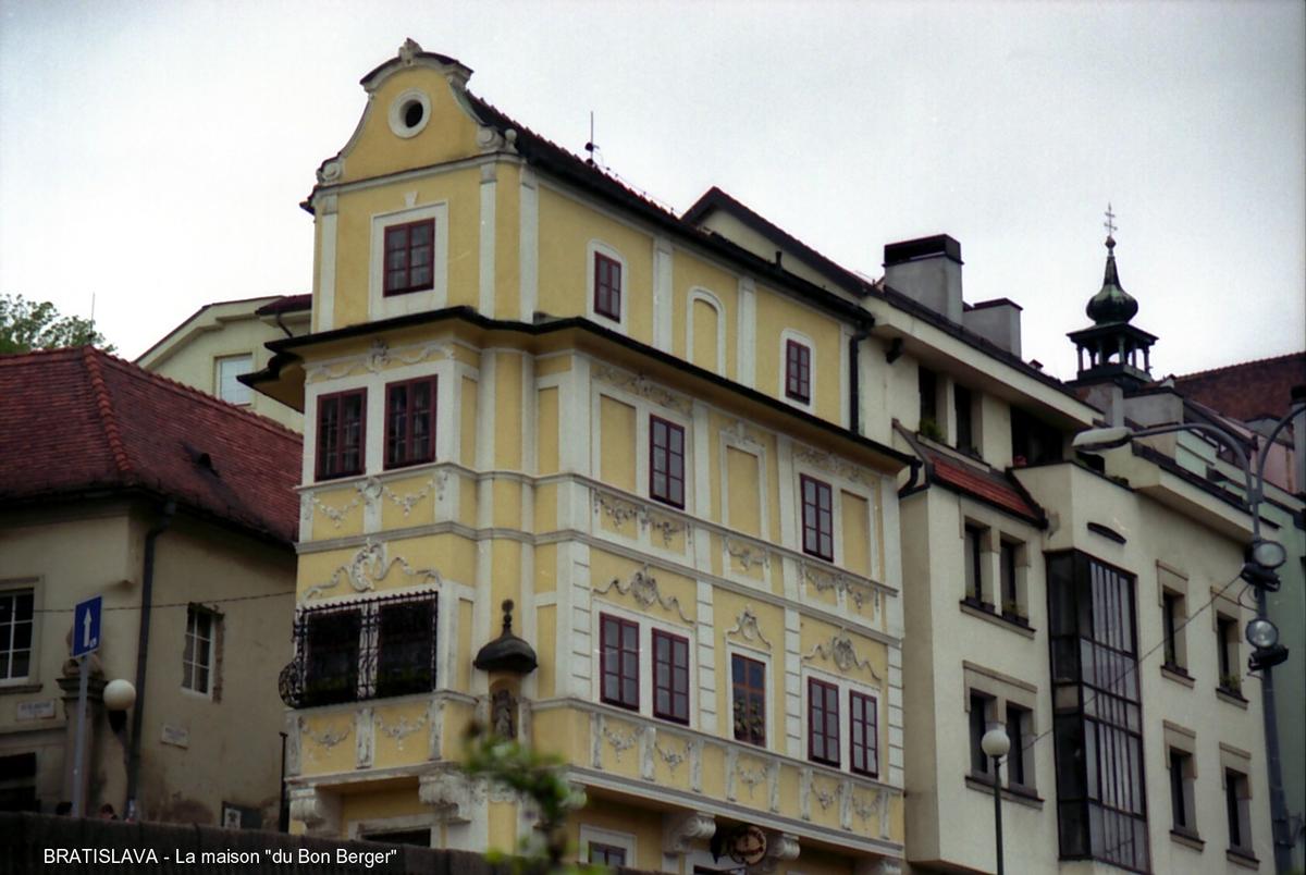 BRATISLAVA – «Maison du Bon Berger», cette maison baroque-rococo abrite un Musée de l'Horlogerie 