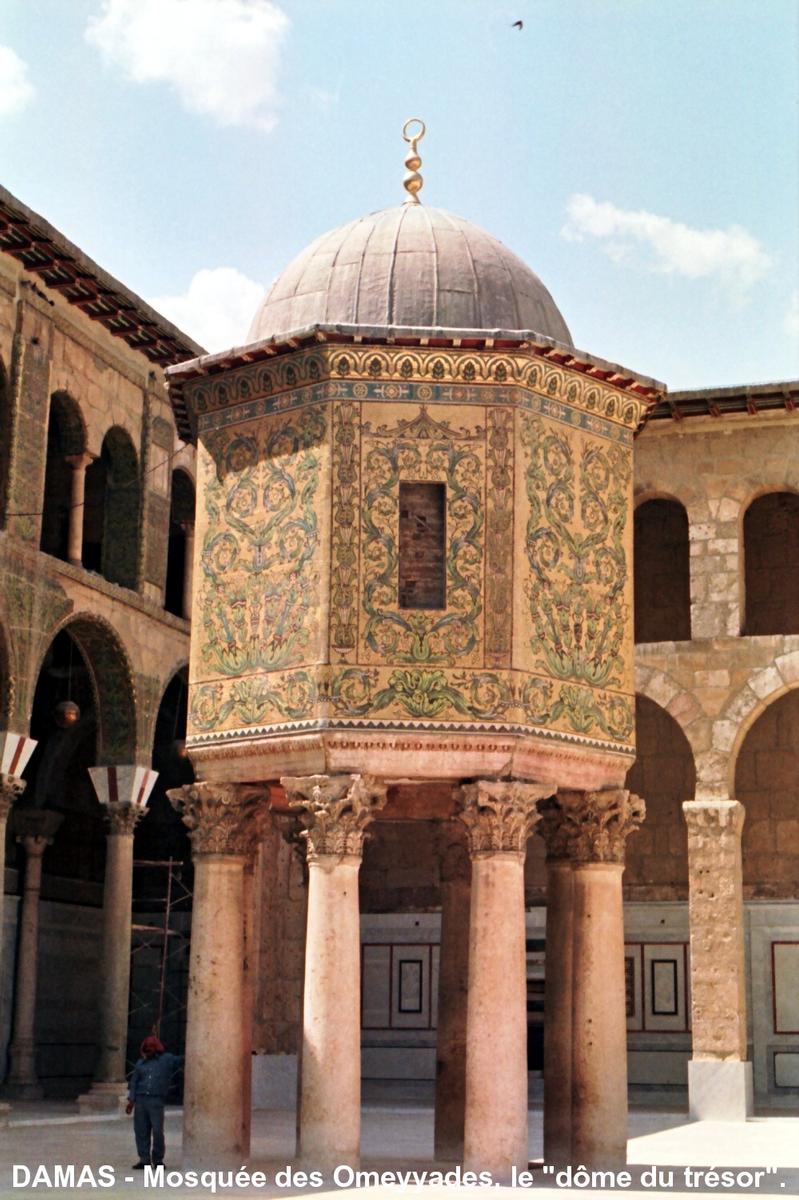 Fiche média no. 51881 DAMAS – Mosquée des Omeyyades (Djami al-Oumawi), construite au début du 8e siècle par le Calife omeyyade Al Walid, sur un emplacement dédié au culte divin depuis 9e siècle av.JC