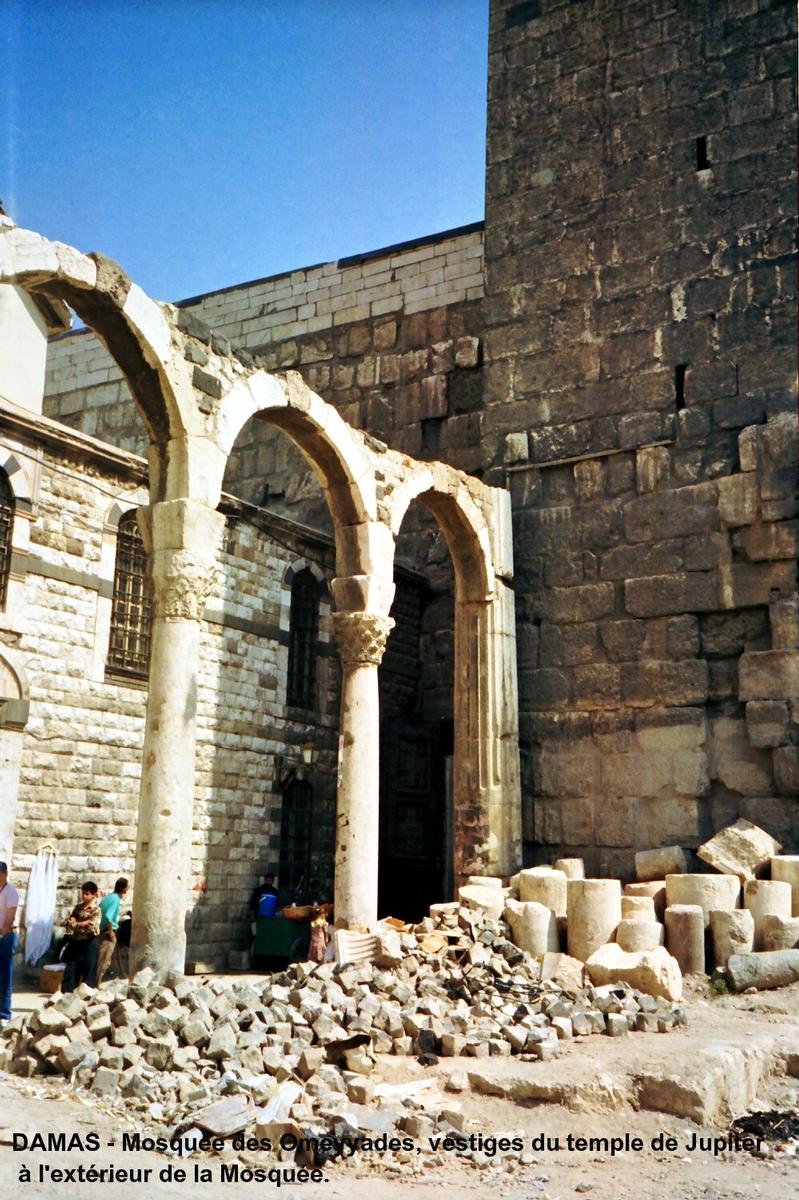 Fiche média no. 51890 DAMAS – Mosquée des Omeyyades (Djami al-Oumawi), construite au début du 8e siècle par le Calife omeyyade Al Walid, sur un emplacement dédié au culte divin depuis le 9e siècle av.JC