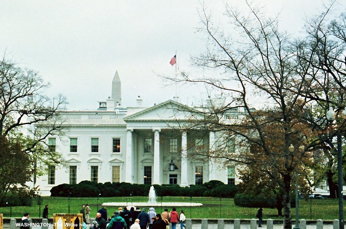 WASHINGTON (DC) – La Maison Blanche, façade sur Pennsylvania Avenue 