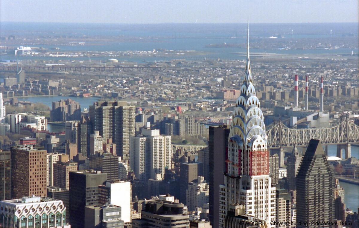 Spitze des Chrysler Buildings vom Empire State Building aus gesehen 