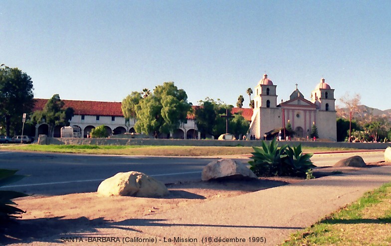 Fiche média no. 28154 SANTA BARBARA (Californie) – La «Mission», construite par les Franciscains espagnols, inaugurée en décembre 1786, avait pour but initial la christianisation de la population autochtone