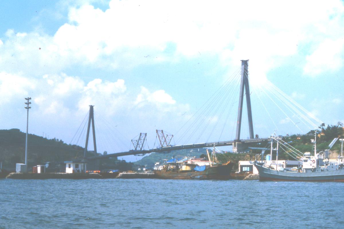 Dolsan BridgeFinal lift from barge 