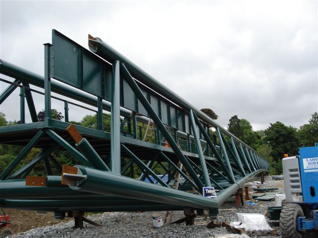 Montage de la passerelle d'Enniskerry 