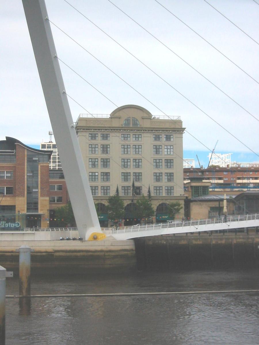 Gateshead Millennium Bridge in front of Malmaisson Hotel, Newcastle 