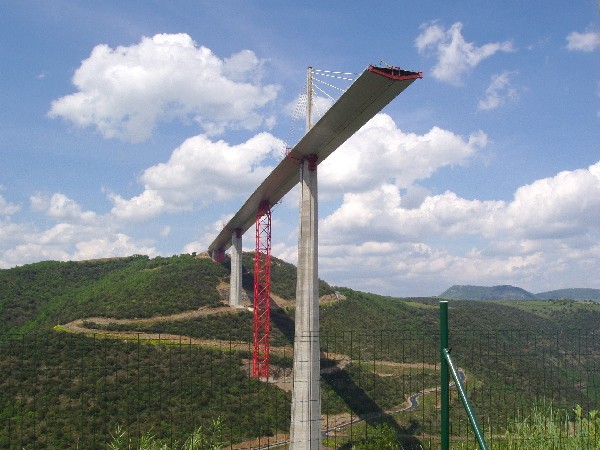 Millau ViaductHillside before fire caused by welding 