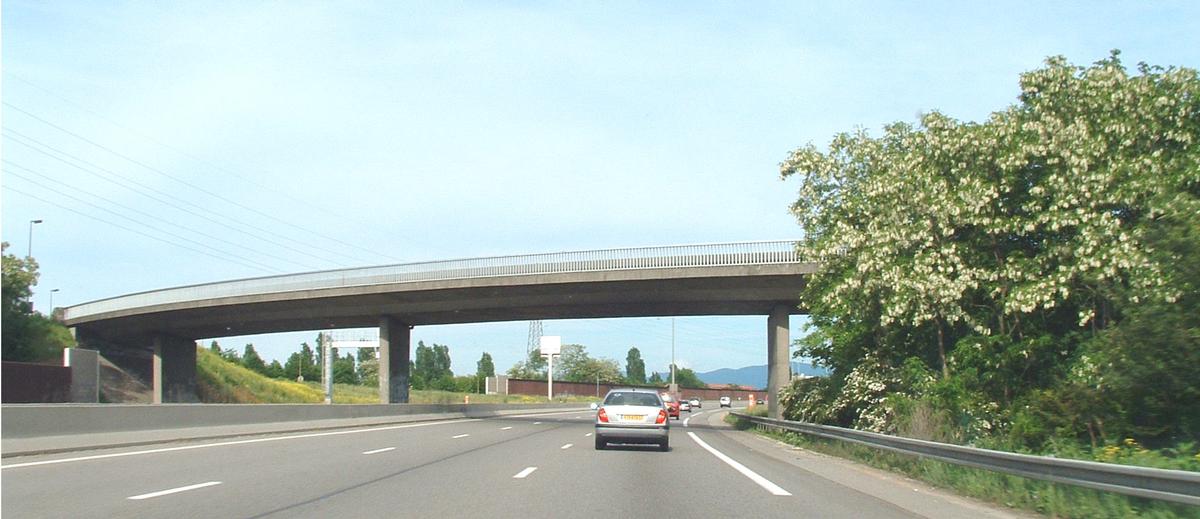 Autoroute A 36 à Illzach (68). Pont de la sortie Mulhouse-Centre 