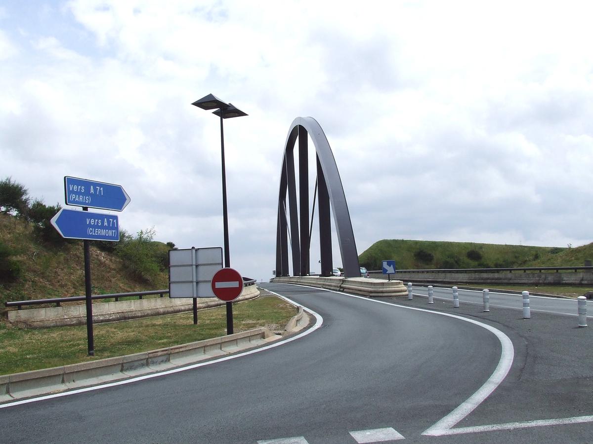Aire des Volcans d'Auvergne sur l'autoroute A71: pont d'accès 