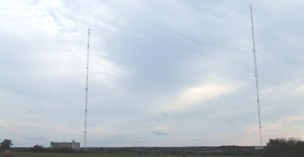 Pylones du centre d'émission de France Inter, grandes ondes à Allouis (18) 