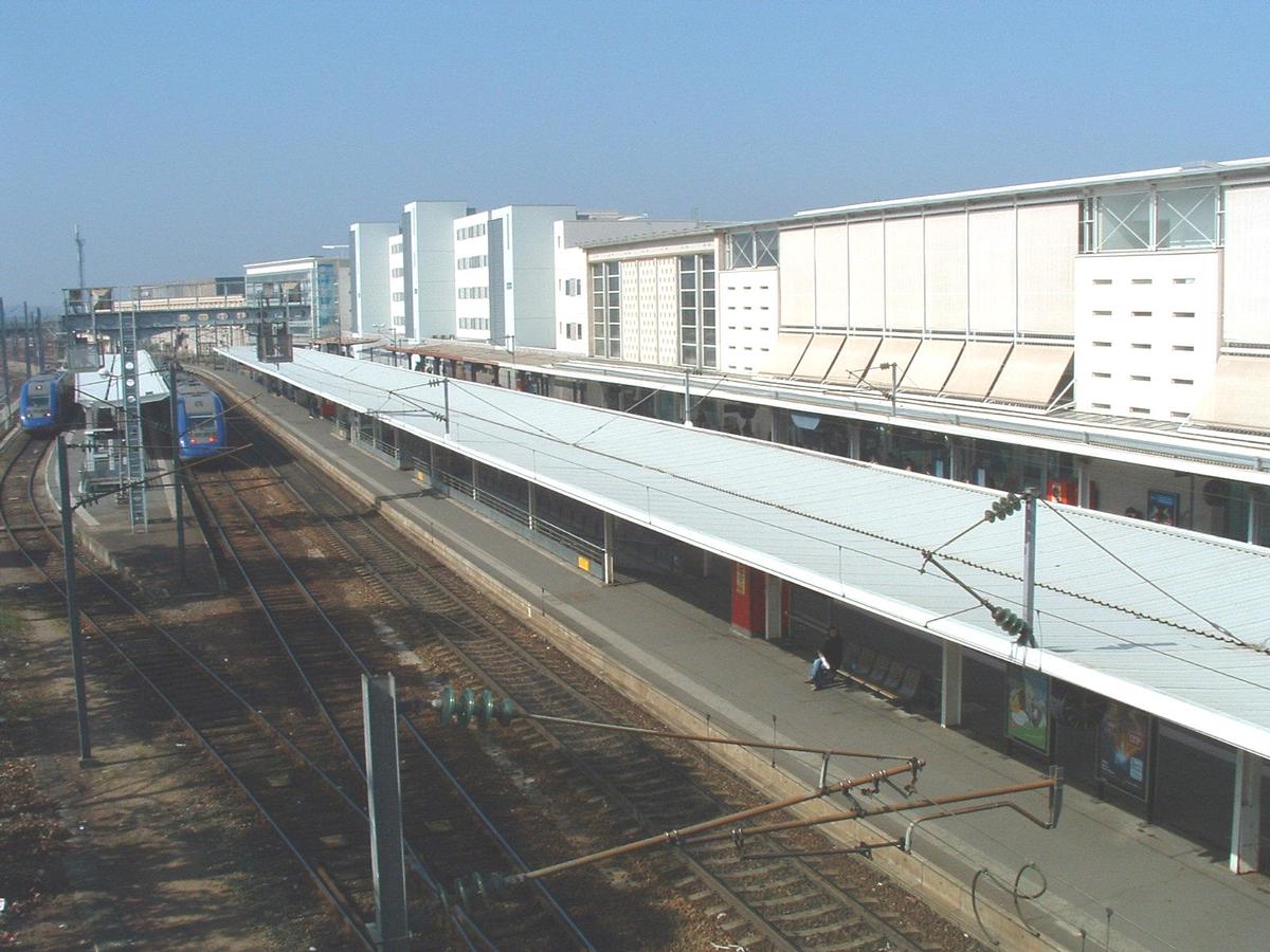 Les quais de la gare d'Angers 