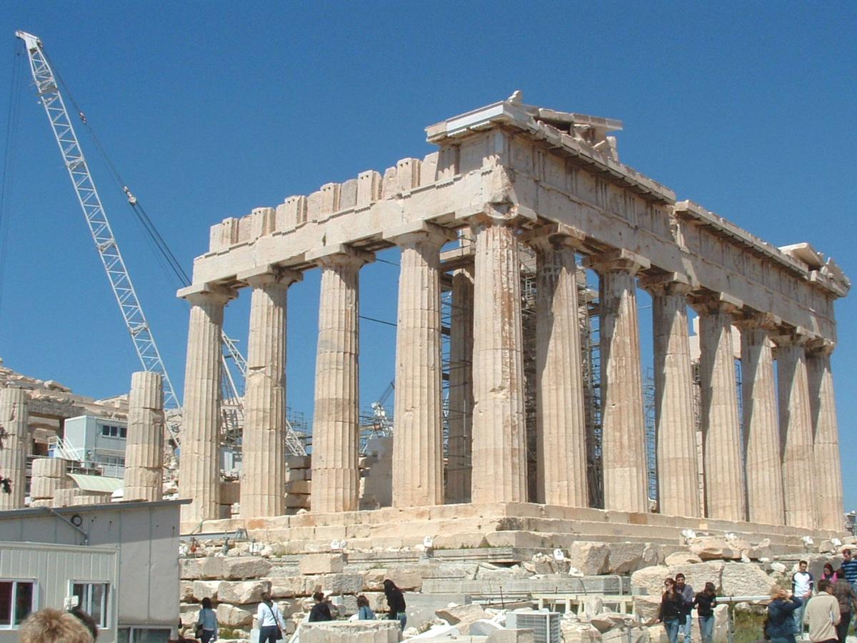 Le Parthénon au sein de l'Acropole d'Athènes 