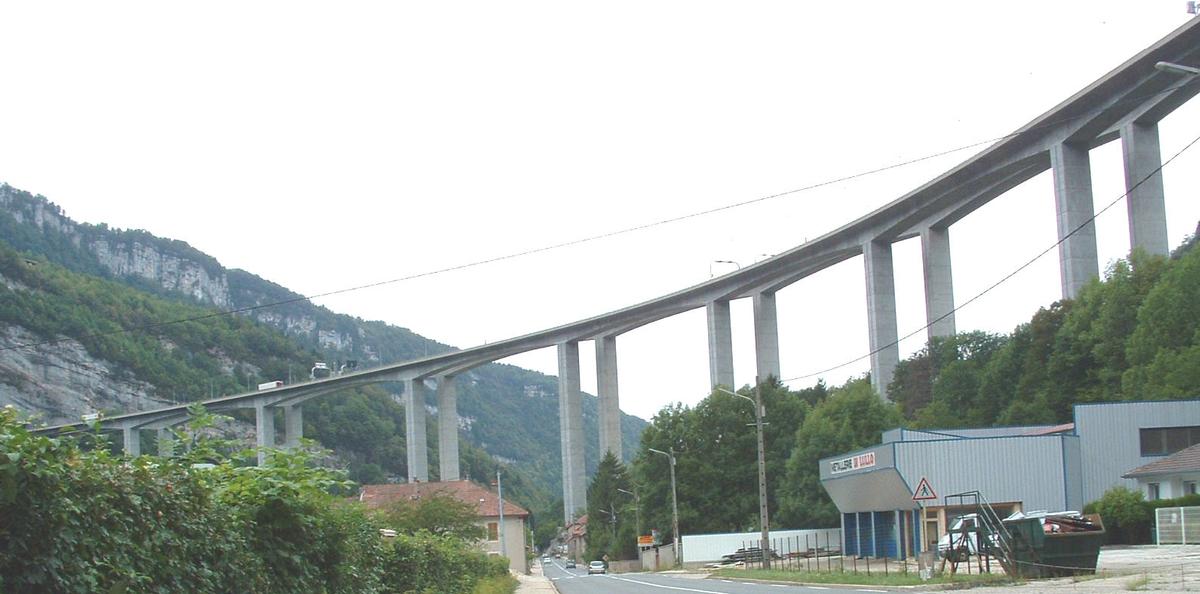 Autoroute A40 Lyon-Genève:Viaduc sur la N84 à l'entrée est de Nantua 