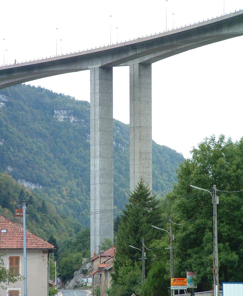 Autoroute A40 Lyon-Genève:Viaduc sur la N84 à l'entrée est de Nantua 