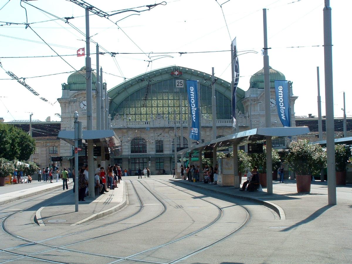 Fiche média no. 43299 Bâle (Basel),Canton de Bâle-Ville, Suisse: Gare principale internationale mixte: CFF (Chemins de Fer Fédéraux) – SNCF (Société Nationale des Chemins de Fer Français)