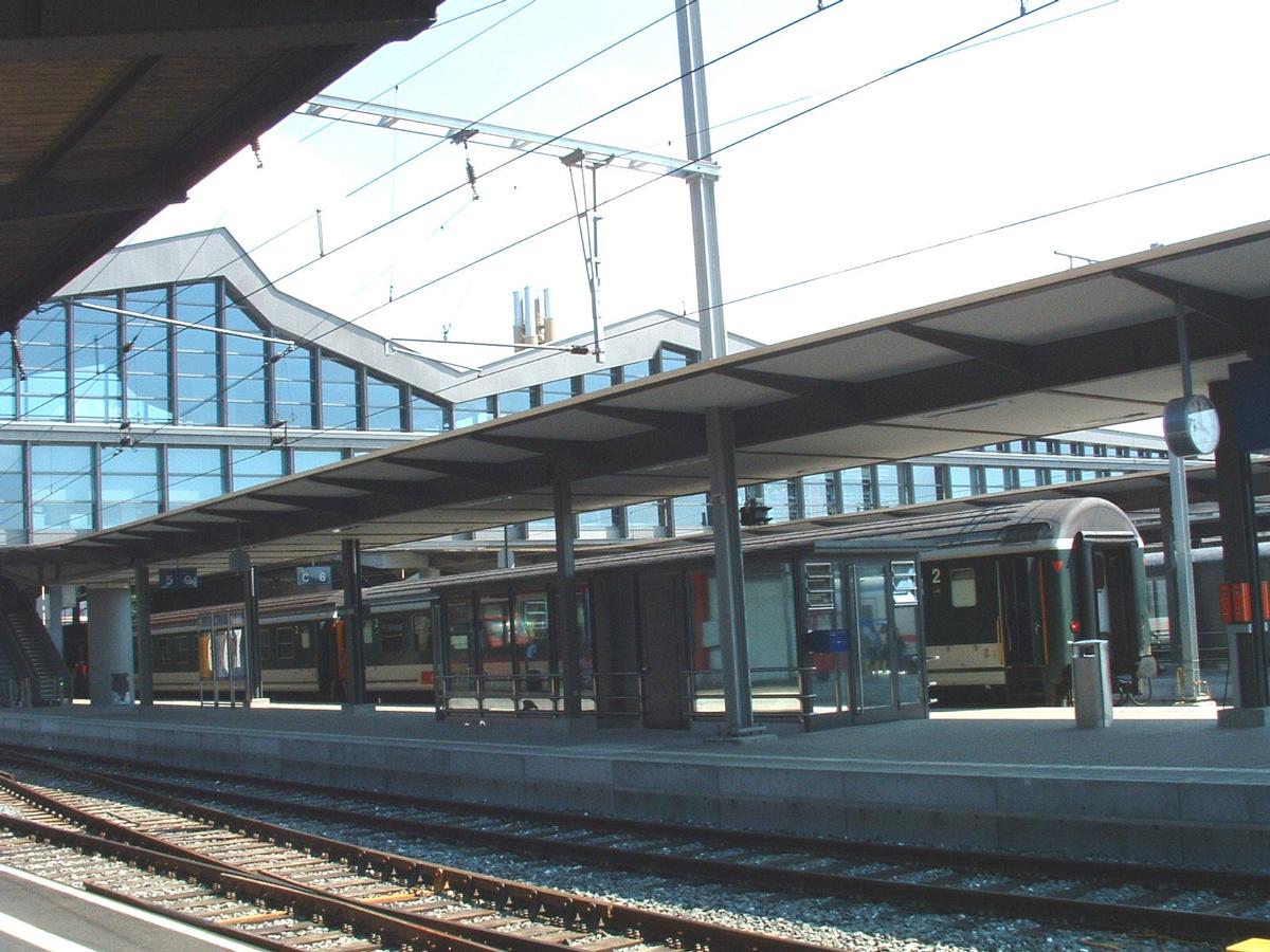 Fiche média no. 43302 Bâle (Basel),Canton de Bâle-Ville, Suisse: Gare principale internationale mixte: CFF (Chemins de Fer Fédéraux) – SNCF (Société Nationale des Chemins de Fer Français)