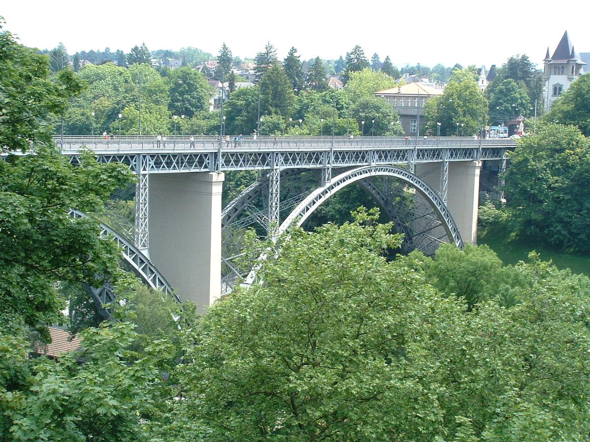 Kirchenfeldbrücke sur l'Aare à Berne (Suisse) 