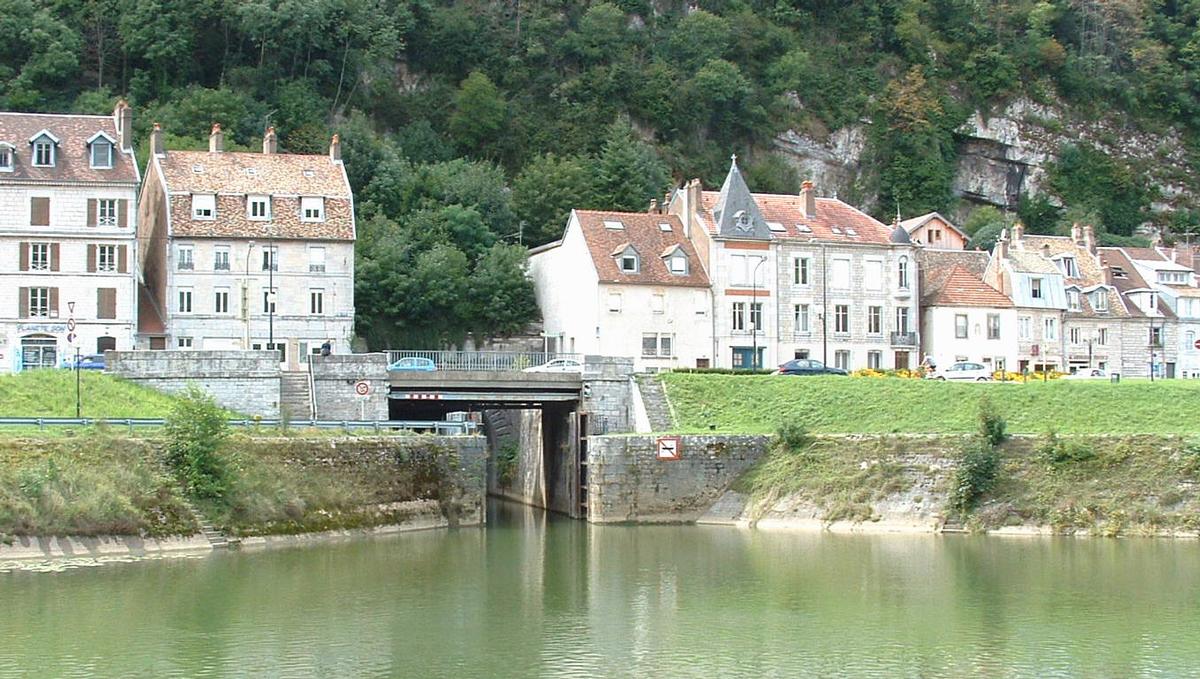 Canal tunnel below the citadel of Besançon 