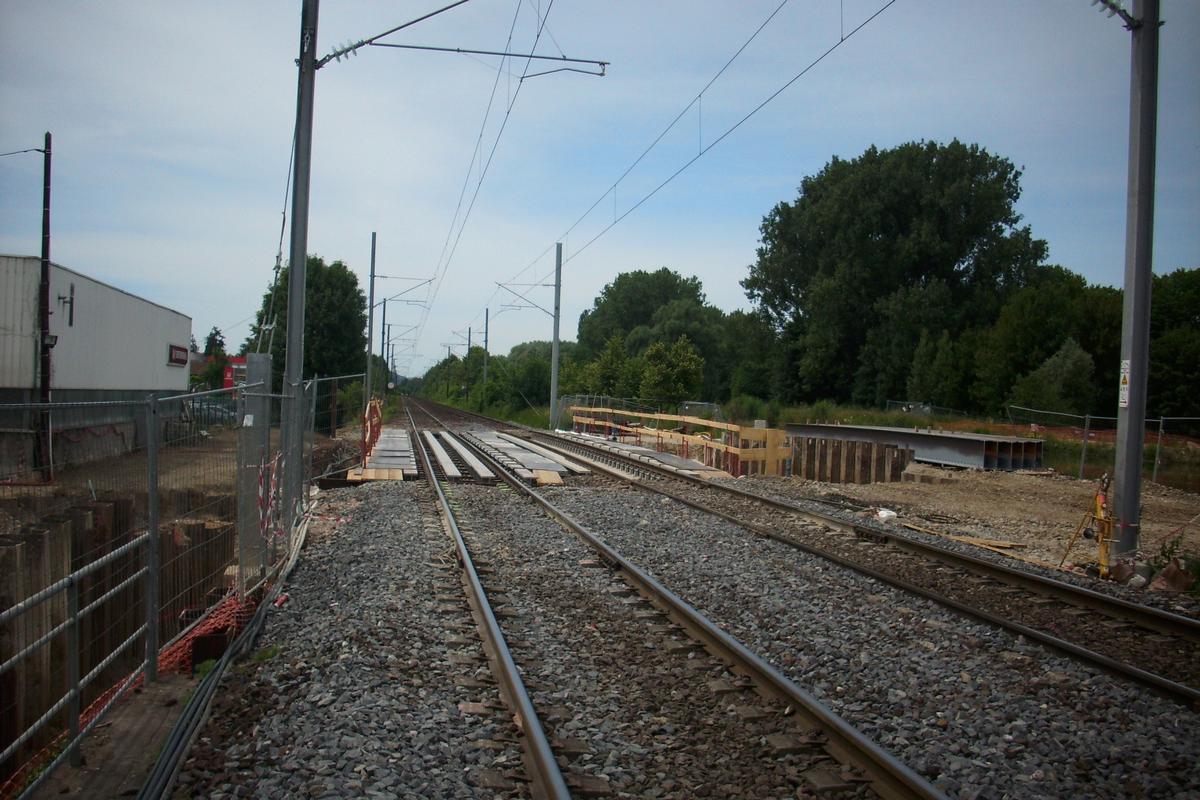 Fiche média no. 141941 Brunstatt (68): Construction d'un passage inférieur sous le canal du Rhône au Rhin et de la ligne SNCF Mulhouse-Belfort. Phase 2: passage sous la voie ferrée
