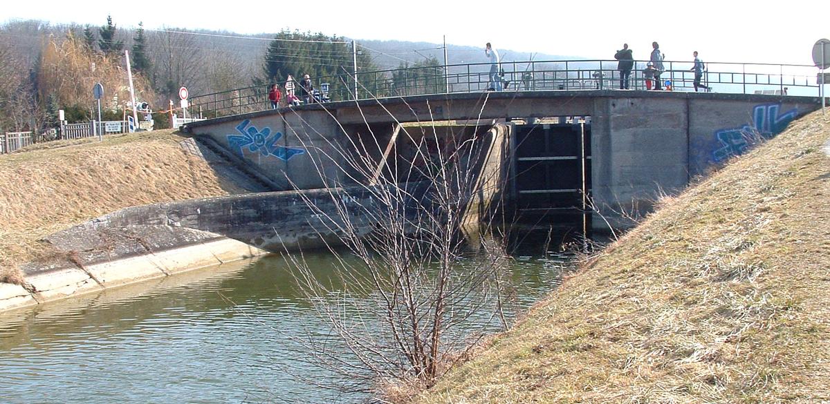 Ecluse N°36 sur le Canal du Rhône au Rhin à Brunstatt (Haut-Rhin / Alsace) 