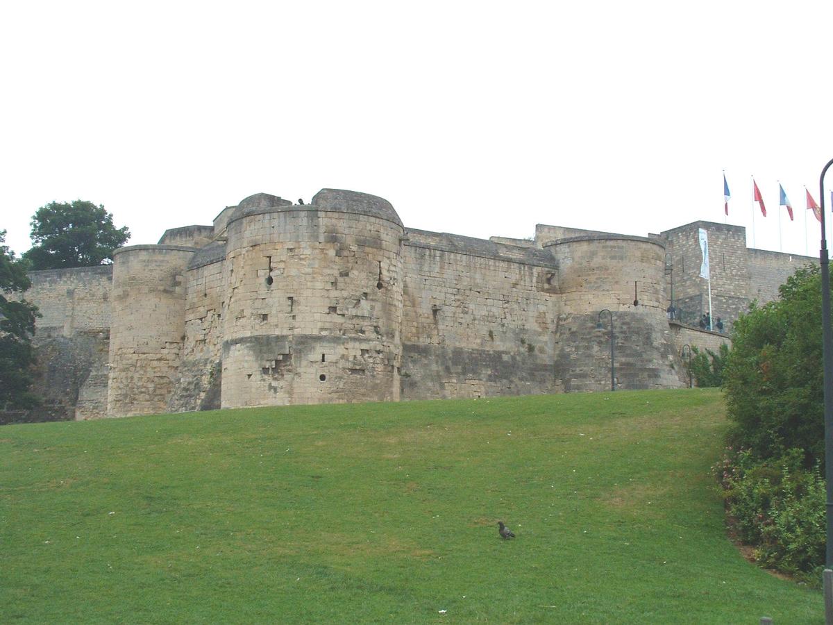 Caen: Le château Ducal (construction à partir de 1060 par Guillaume le Conquérant) 