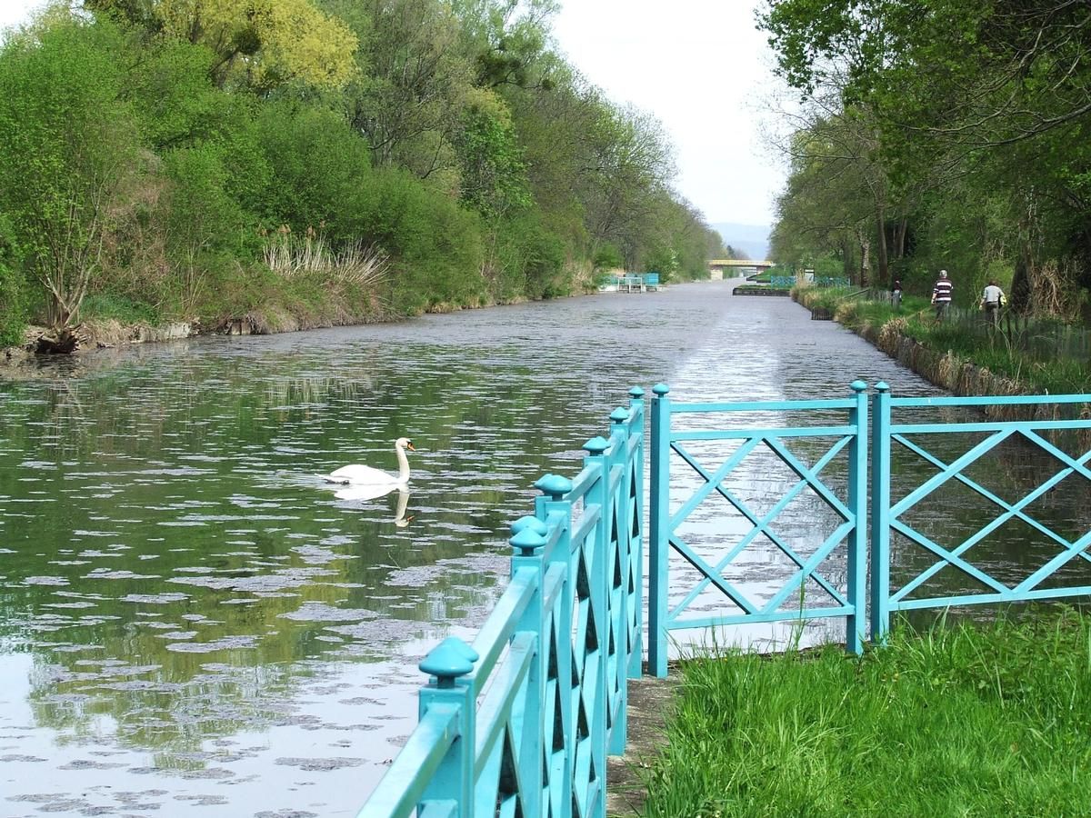 Ce canal relie Colmar à Neuf-Brisach 