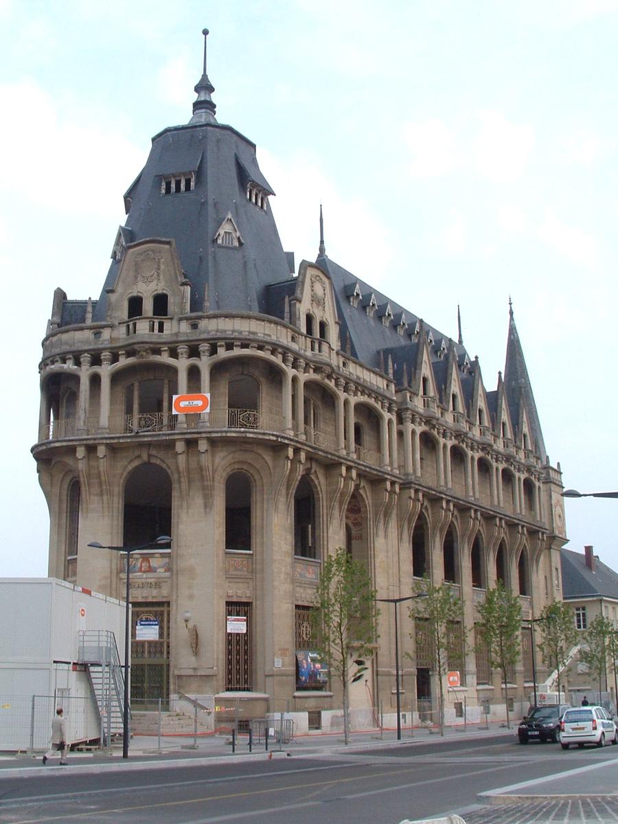 Fiche média no. 68823 Chartres: La nouvelle Médiathèque (rénovation et adaptation de l'ancienne Poste Principale construite en 1927 selon les plans de Raoul Brandon - Etat des travaux mi-mai 2006)