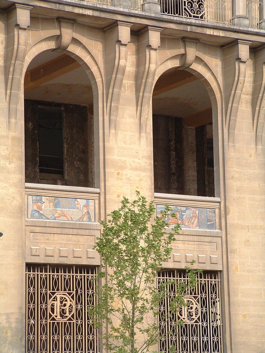 Fiche média no. 68829 Chartres: La nouvelle Médiathèque (rénovation et adaptation de l'ancienne Poste Principale construite en 1927 selon les plans de Raoul Brandon - Etat des travaux mi-mai 2006)