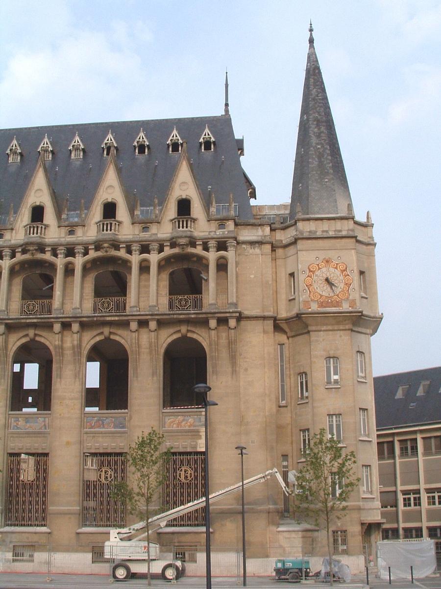Fiche média no. 68830 Chartres: La nouvelle Médiathèque (rénovation et adaptation de l'ancienne Poste Principale construite en 1927 selon les plans de Raoul Brandon - Etat des travaux mi-mai 2006)