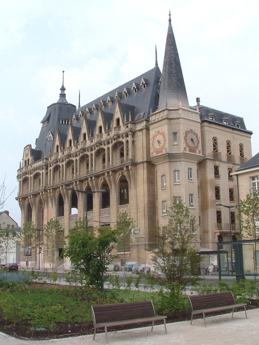 Fiche média no. 68831 Chartres: La nouvelle Médiathèque (rénovation et adaptation de l'ancienne Poste Principale construite en 1927 selon les plans de Raoul Brandon - Etat des travaux mi-mai 2006)