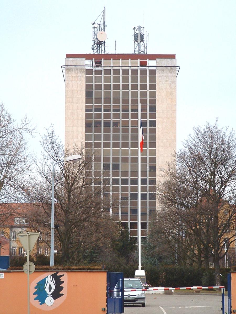 La Tour de la Cité Administrative (immeuble de bureaux) à Colmar (68-Alsace). Hauteur 41 m 