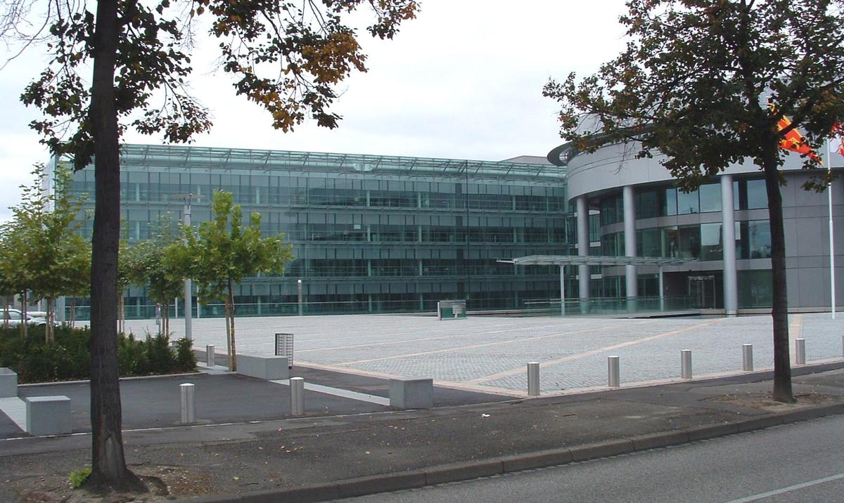 Siège du Conseil Général du département du Haut-Rhin à Colmar. Inauguré le 30 janvier 2004. Architecte Adrien Fainsilber 