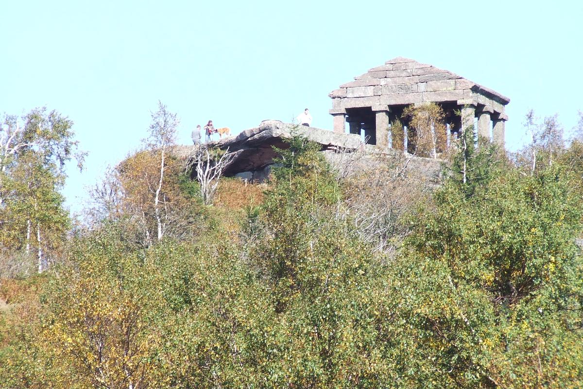 Au sommet du Donon (67) le temple romain reconstruit au XIXème siècle 