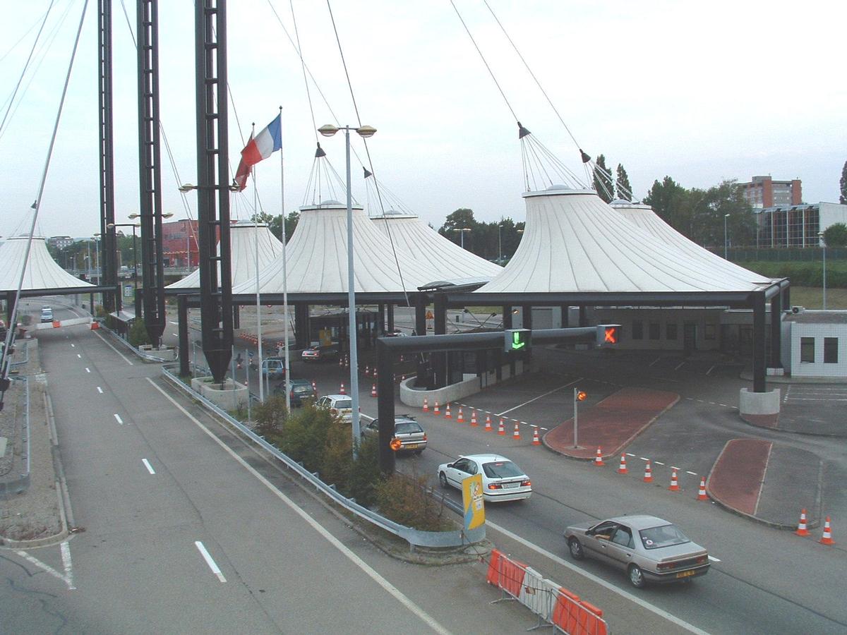 Franco-Swiss border post between Saint-Louis (France) and Basel (Switzerland) 
