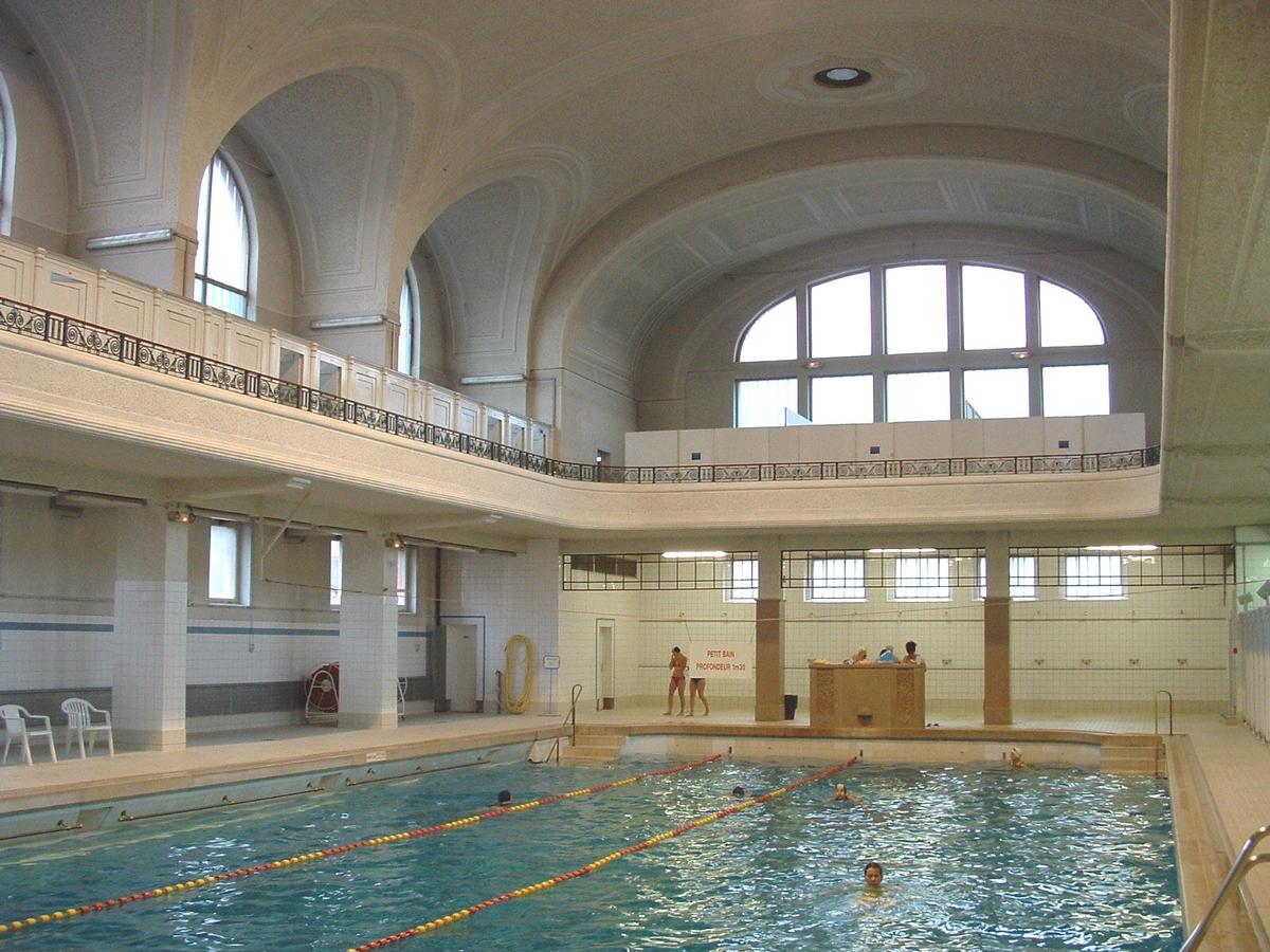 Le grand bassin des bains municipaux de Mulhouse. Longueur 25 m. Profondeur de 0,6 m à 3,2 m 