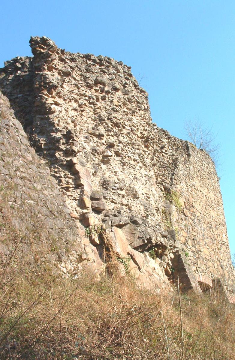 Ruines du château du Hugstein à Buhl (68 - Alsace). La construction se fait entre 1230 et 1457. Il est ruines depuis 1542 