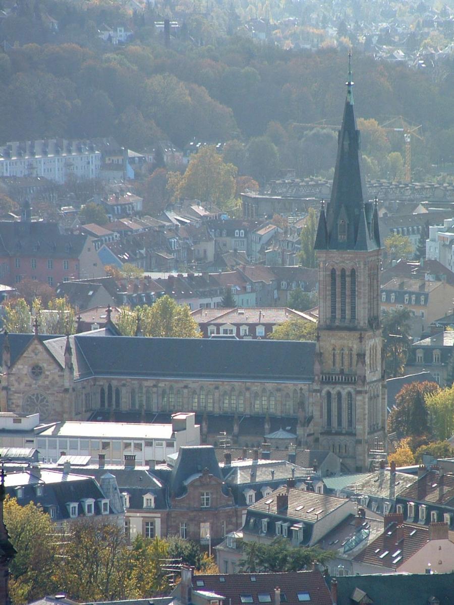 Eglise catholique Ste Etienne vue depuis la Tour de l'Europe. Architecte: J-B Schacre. Construction de 1856 à 1860 