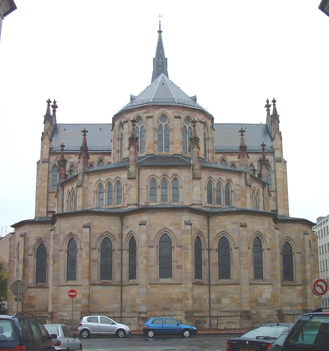 Eglise catholique St Etienne de Mulhouse vue de la rue Magenta 
