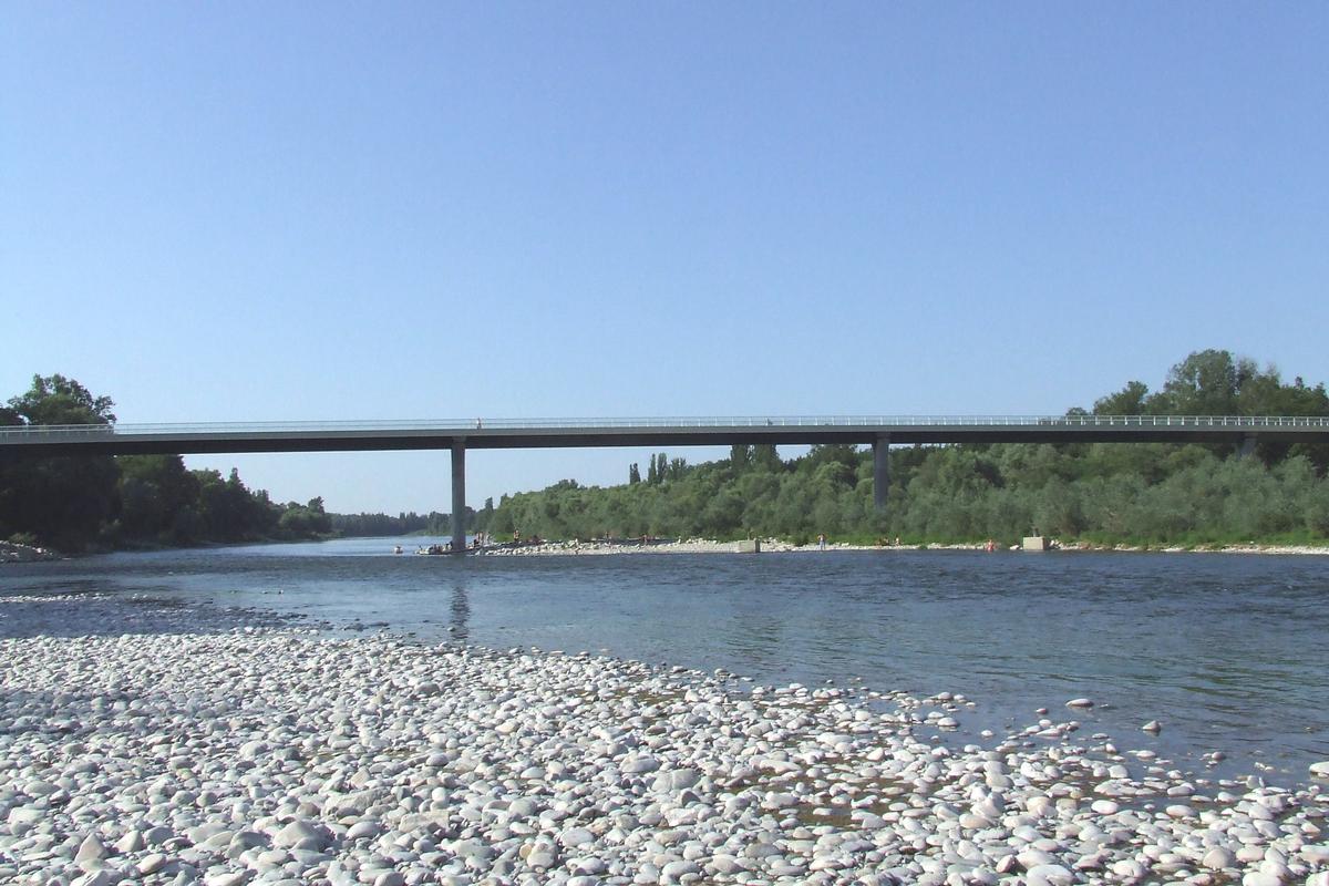 Fiche média no. 65789 Pont international sur le Rhin Erich Dilger. (La mise en service a été faite fin mai 2006. Le pont relie les communes de Fessenheim en France et de Bremgarten en Allemagne ainsi que l'autoroute allemande A5 / E35, sortie 64b)