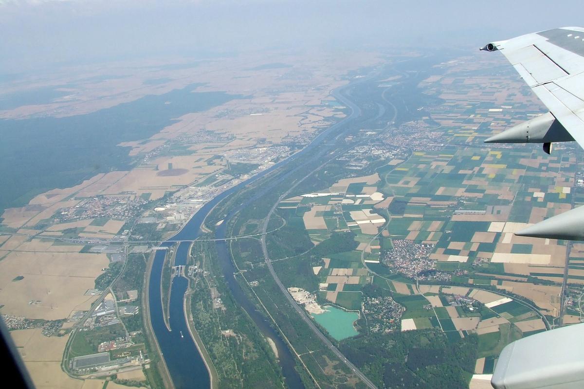 Rhein und Rheinseitenkanal 