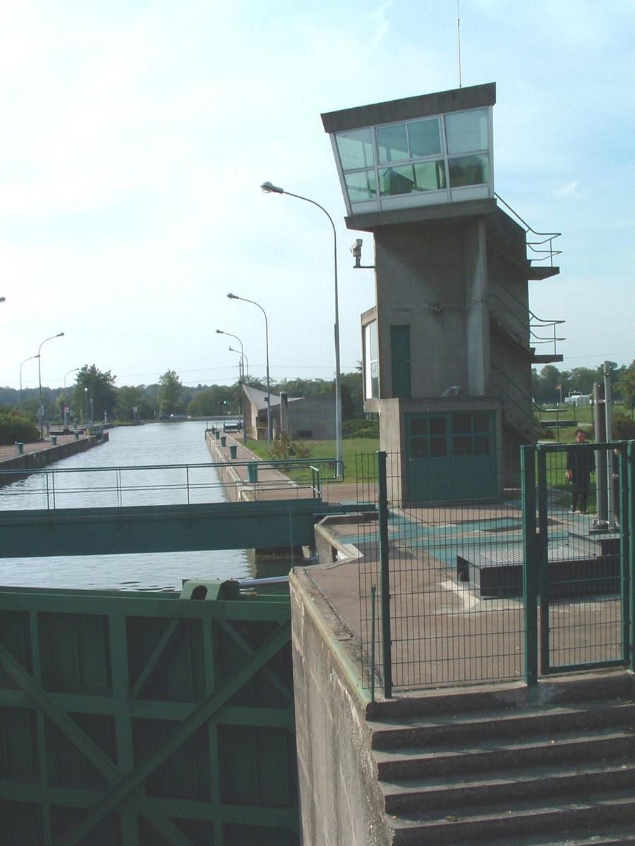 Rhone-Rhine CanalKembs-Niffer Lock (based on plans by Le Corbusier) 