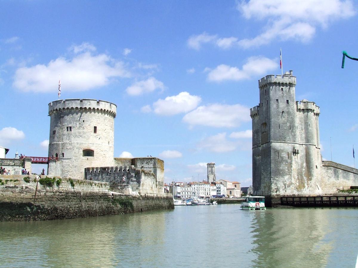 Entrance to the old port of La Rochelle 