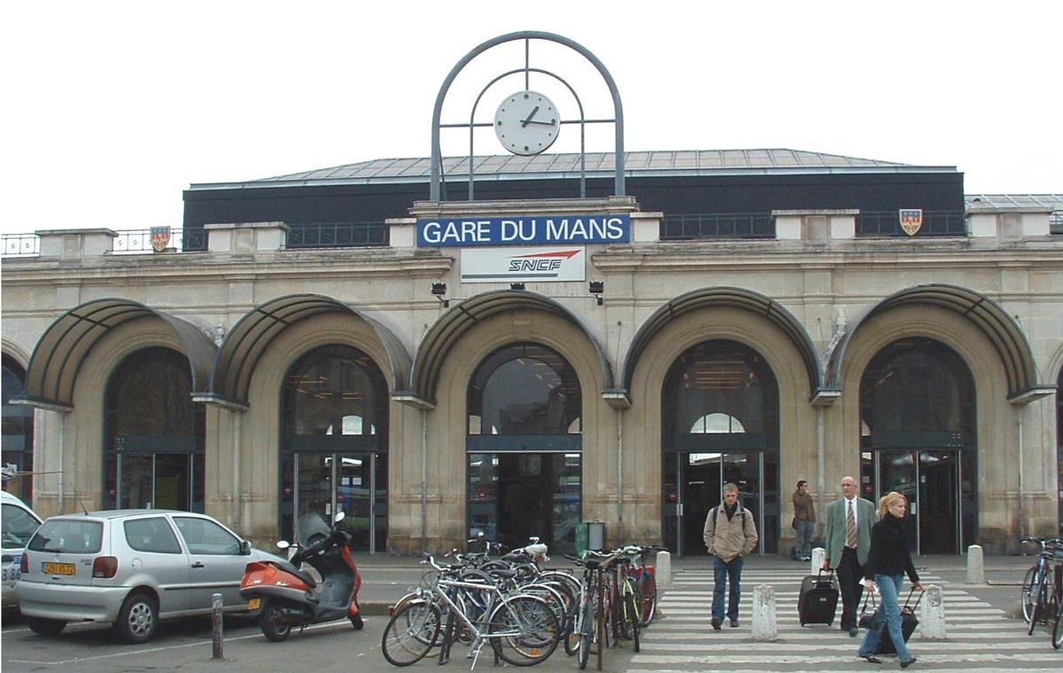 La façade principale de la Gare du Mans (Sarthe) 