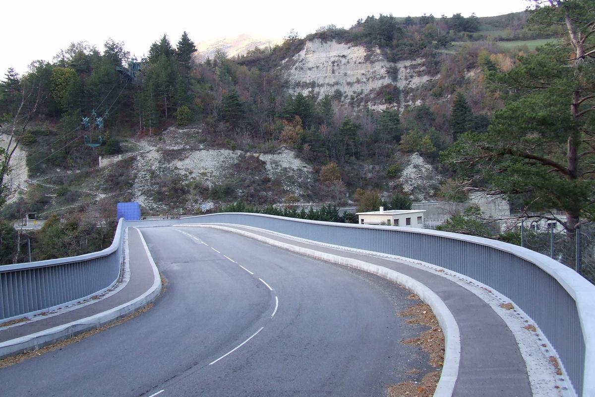Le pont du Sautet sur la rivière «Le Drac» entre les communes de Corps et Pellafol dans le département de l'Isère (38) 