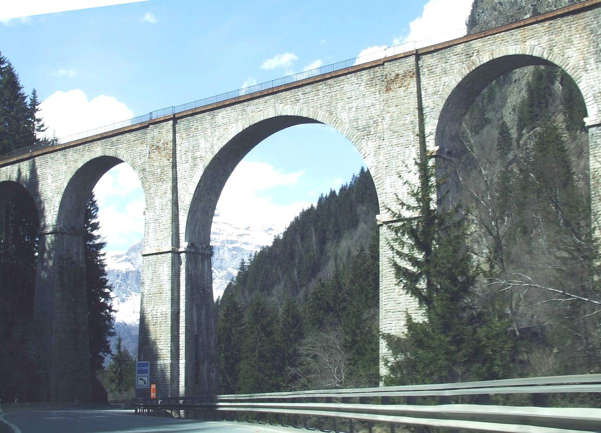 Pont Ste Marie sur la N 205 aux Houches (Haute Savoie) 