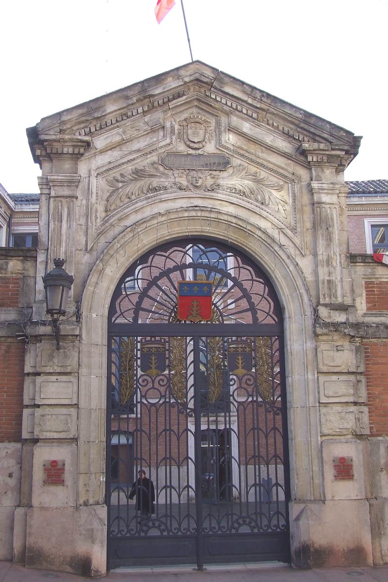 Montauban: L'Hôtel de Ville 