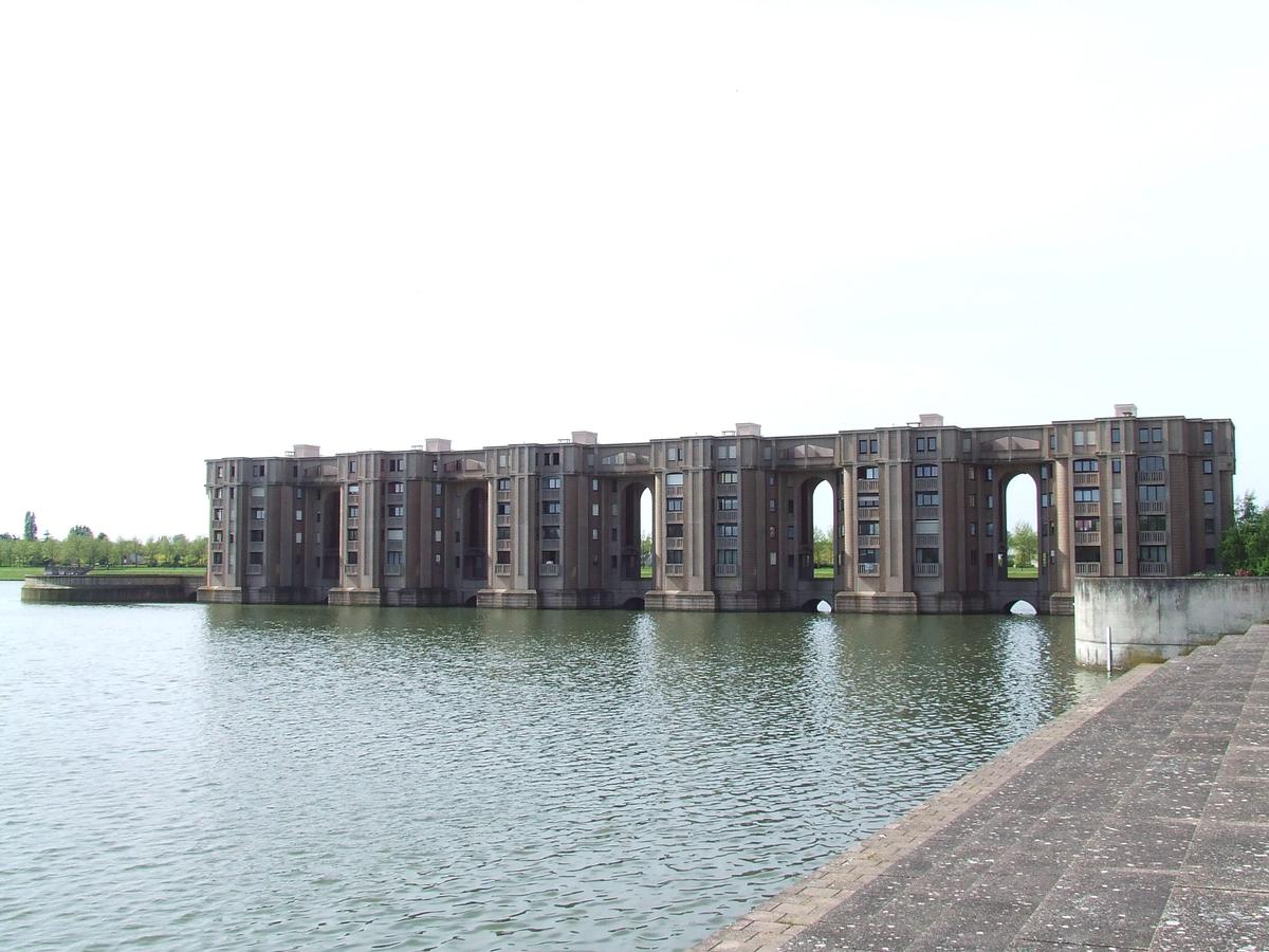 Montigny le Bretonneux: Le Viaduc (Architecte R. Bofill) 