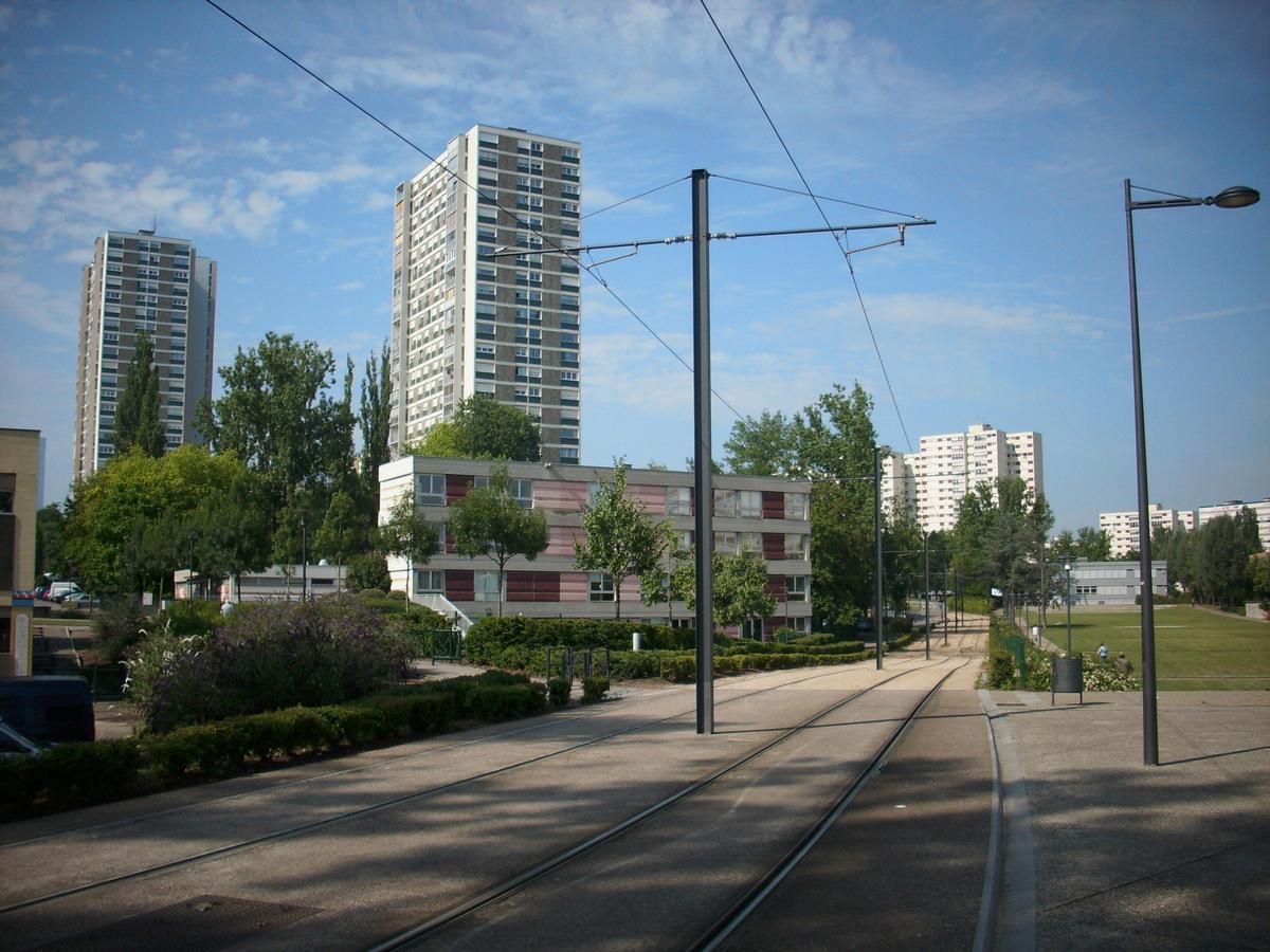 Mulhouse: Ligne du Tram est-ouest au quartier des Côteaux 
