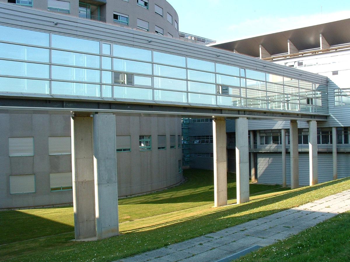 Hôpital Emile Muller de Mulhouse (68 - Haut-Rhin - Alsace). 1998. Architectes: R.Spitz et J-M Martini 