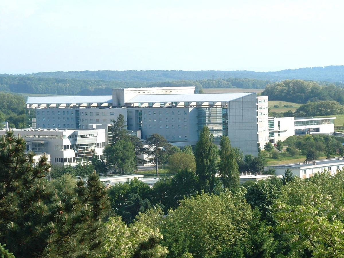 Hôpital Emile Muller de Mulhouse (68 - Haut-Rhin - Alsace). 1998. Architectes: R.Spitz et J-M Martini 